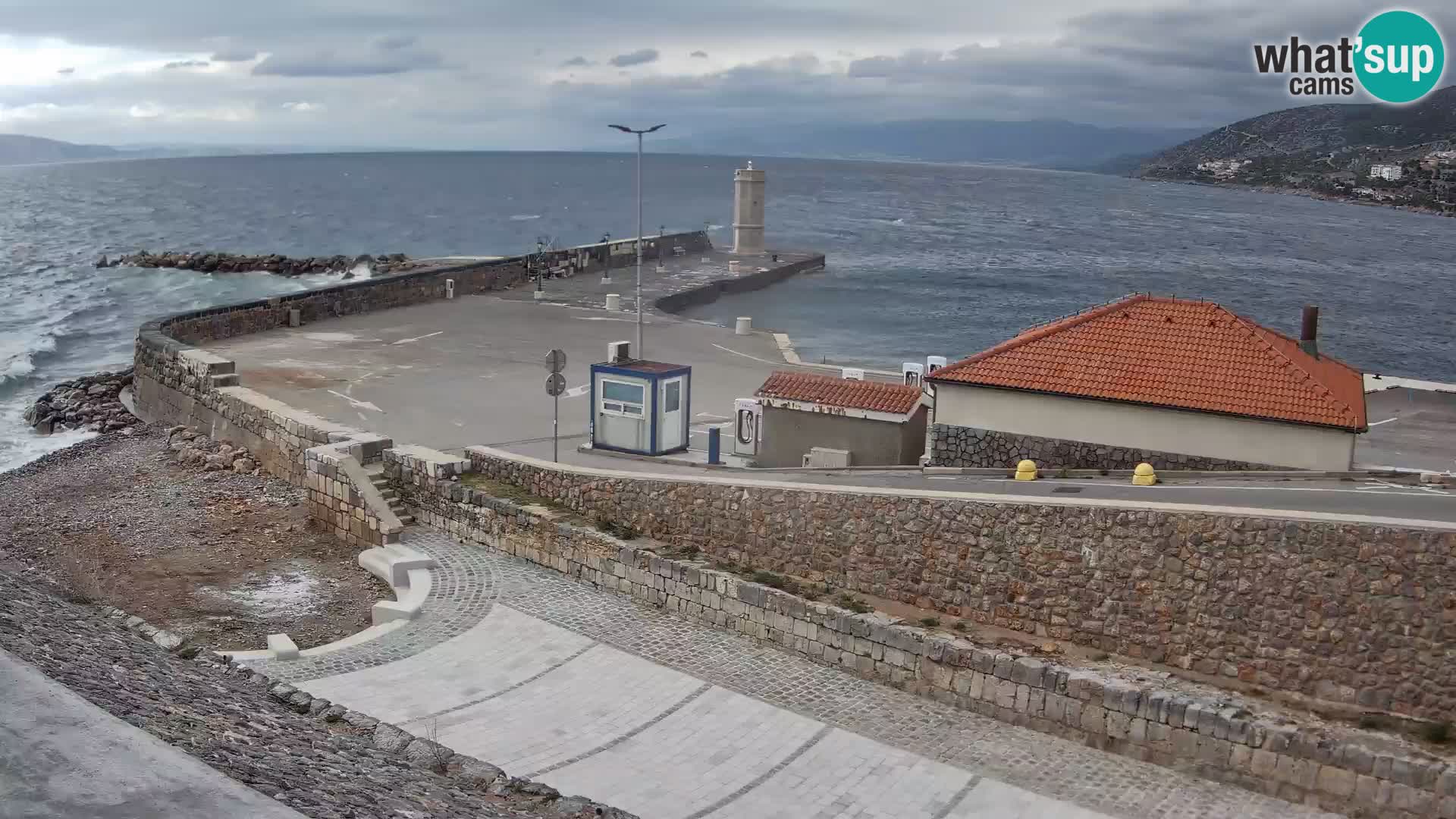Senj Hafen Webcam – Wellenbrecher & Leuchtturm Liveblick