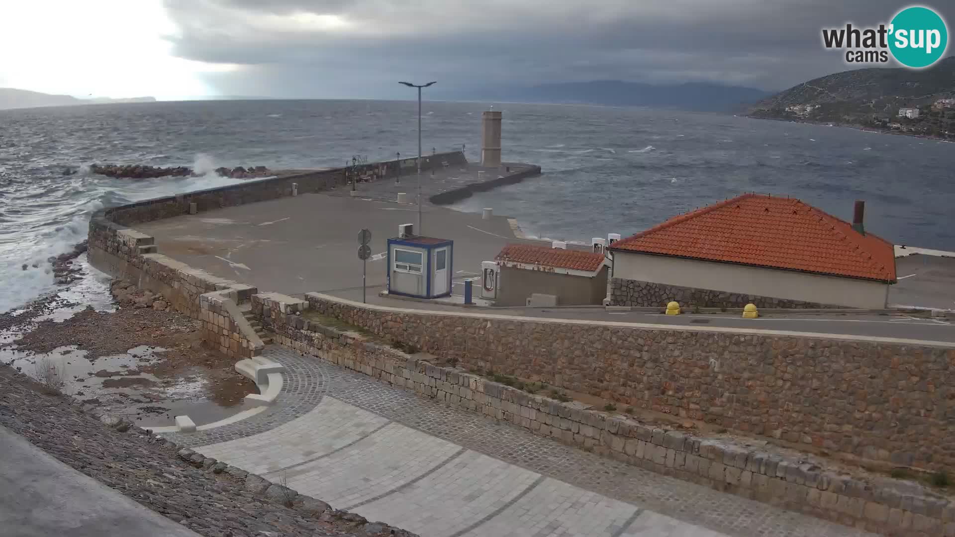Senj Hafen Webcam – Wellenbrecher & Leuchtturm Liveblick