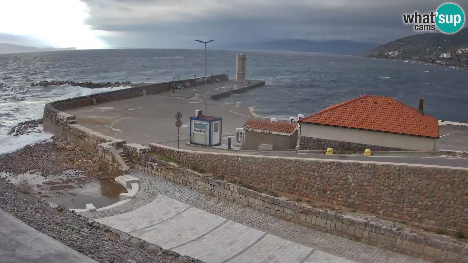Web kamera Senj luka – Lukobran i svjetionik uživo