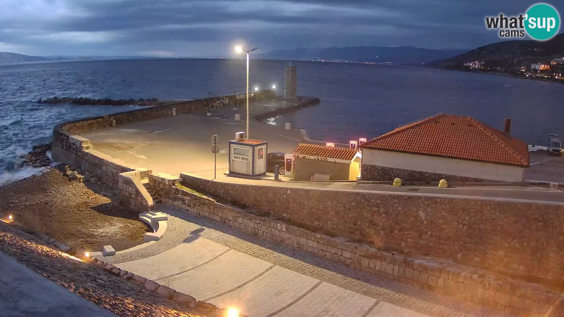 Webcam port de Senj – Vue sur la jetée et le phare