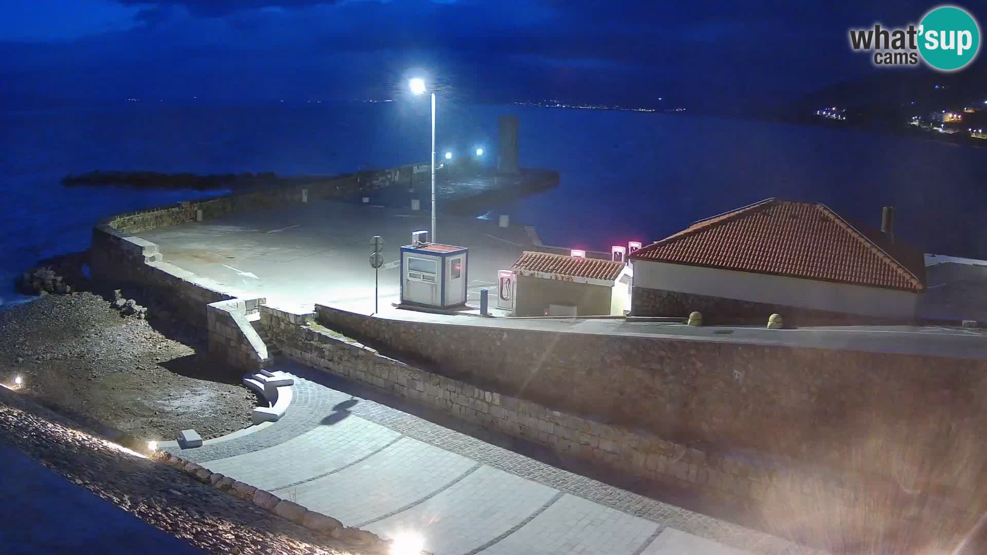 Senj Hafen Webcam – Wellenbrecher & Leuchtturm Liveblick