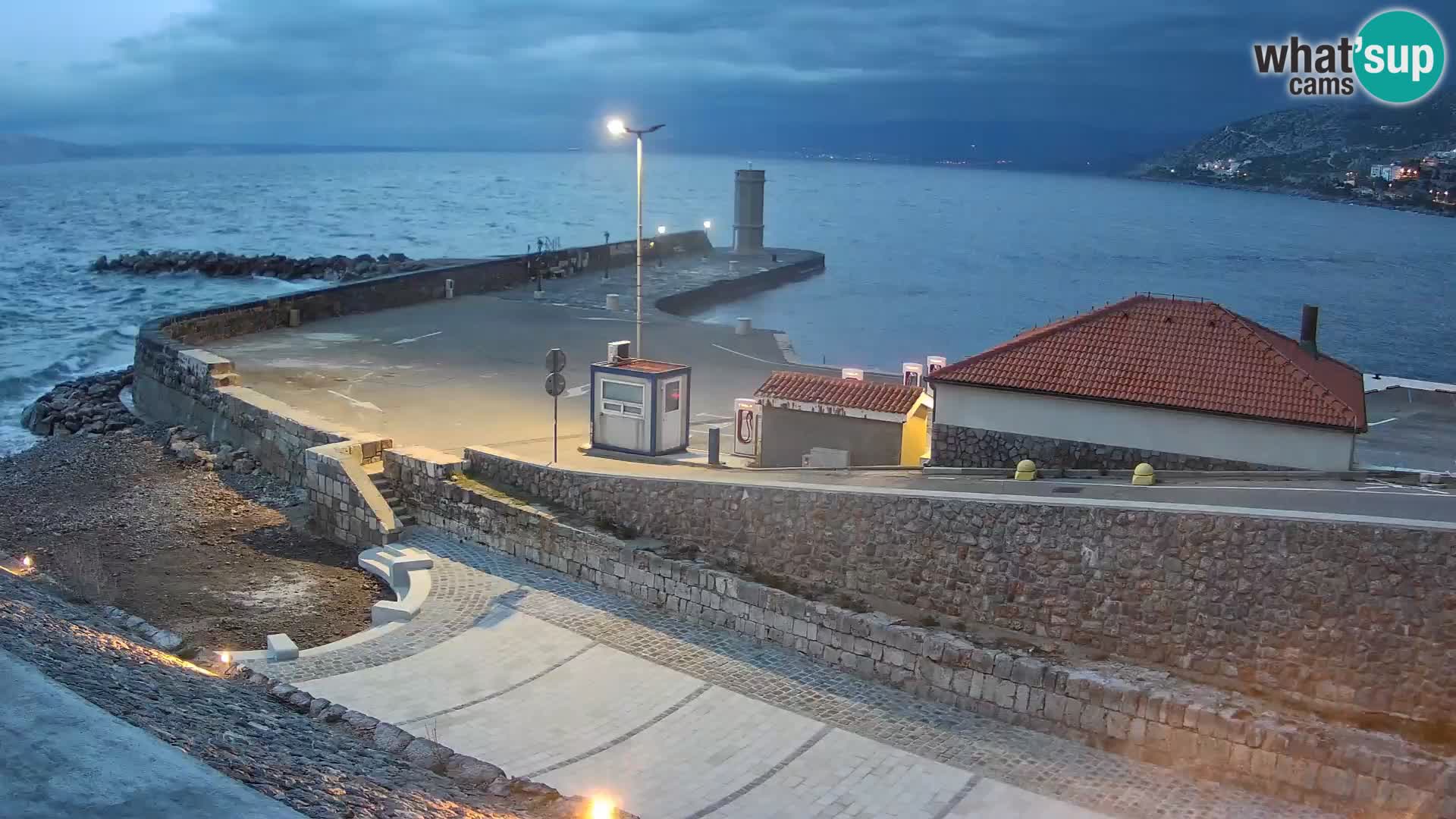 Webcam port de Senj – Vue sur la jetée et le phare