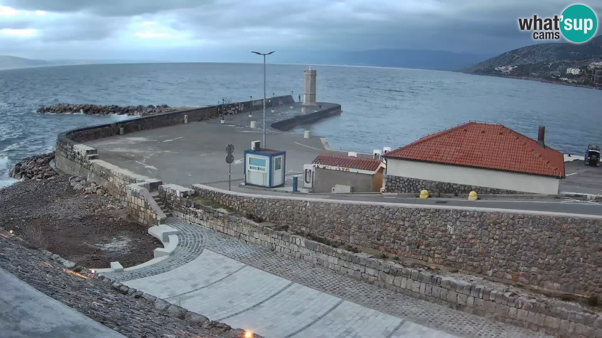 Webcam puerto de Senj – Rompeolas y faro en directo
