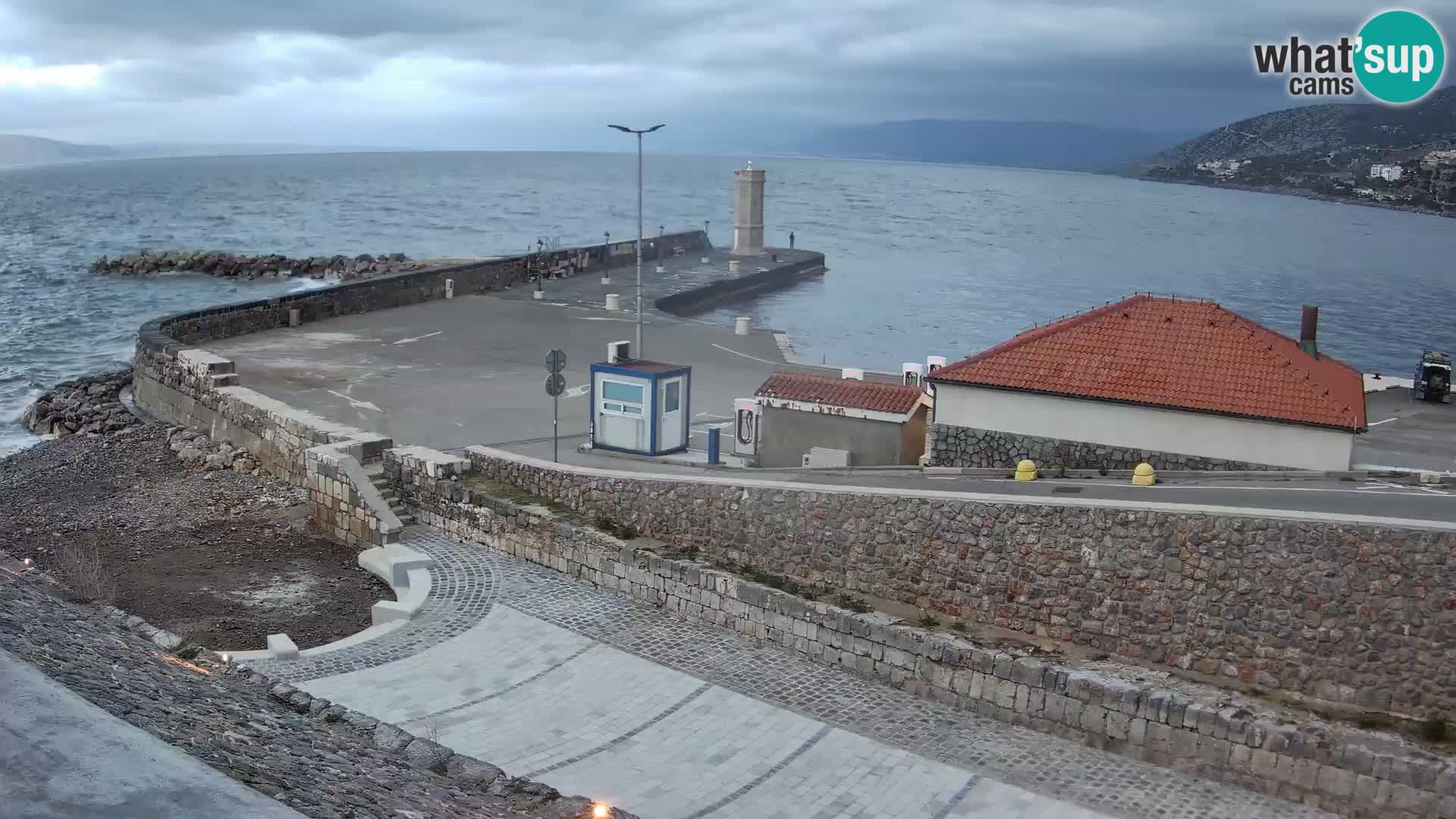 Webcam port de Senj – Vue sur la jetée et le phare