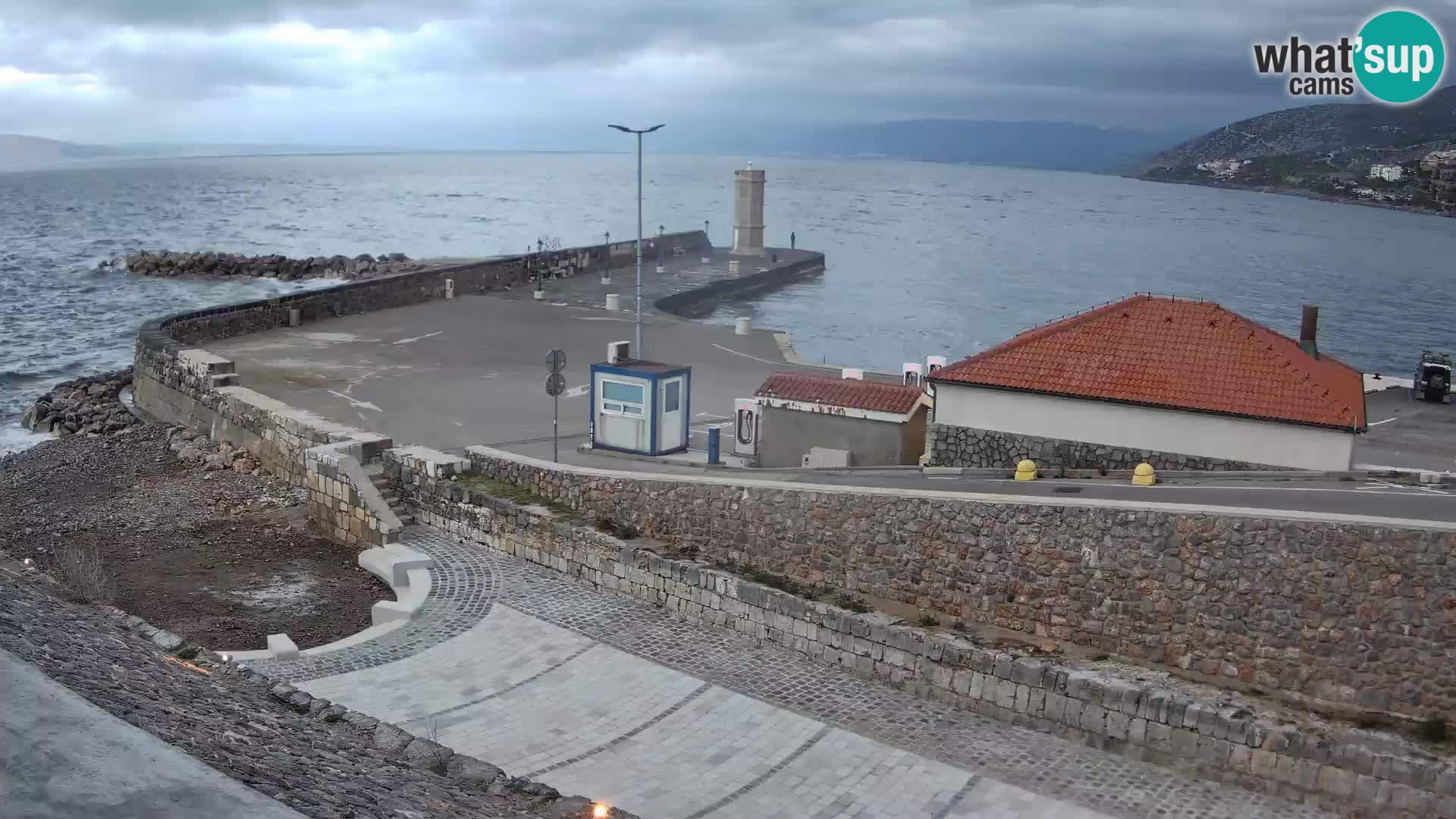 Webcam port de Senj – Vue sur la jetée et le phare