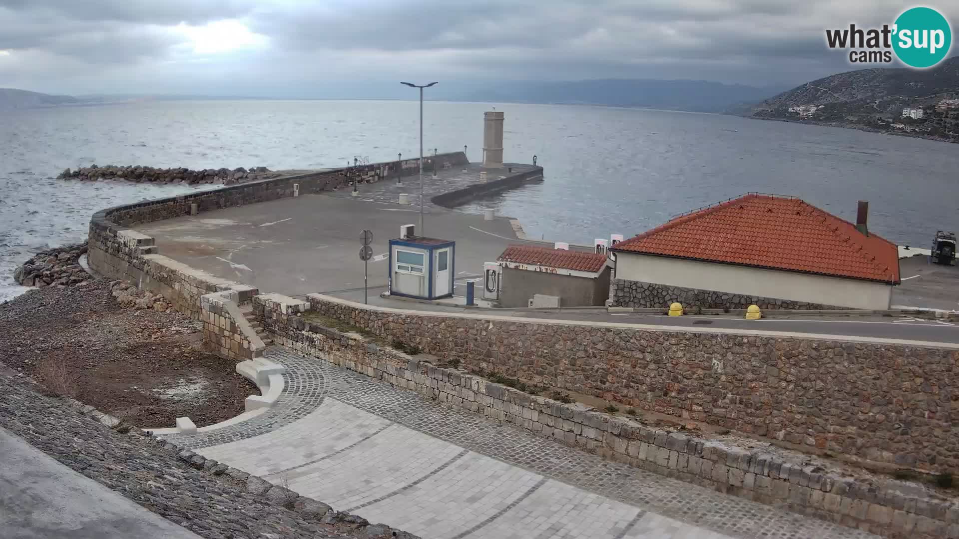 Web kamera Senj luka – Lukobran i svjetionik uživo