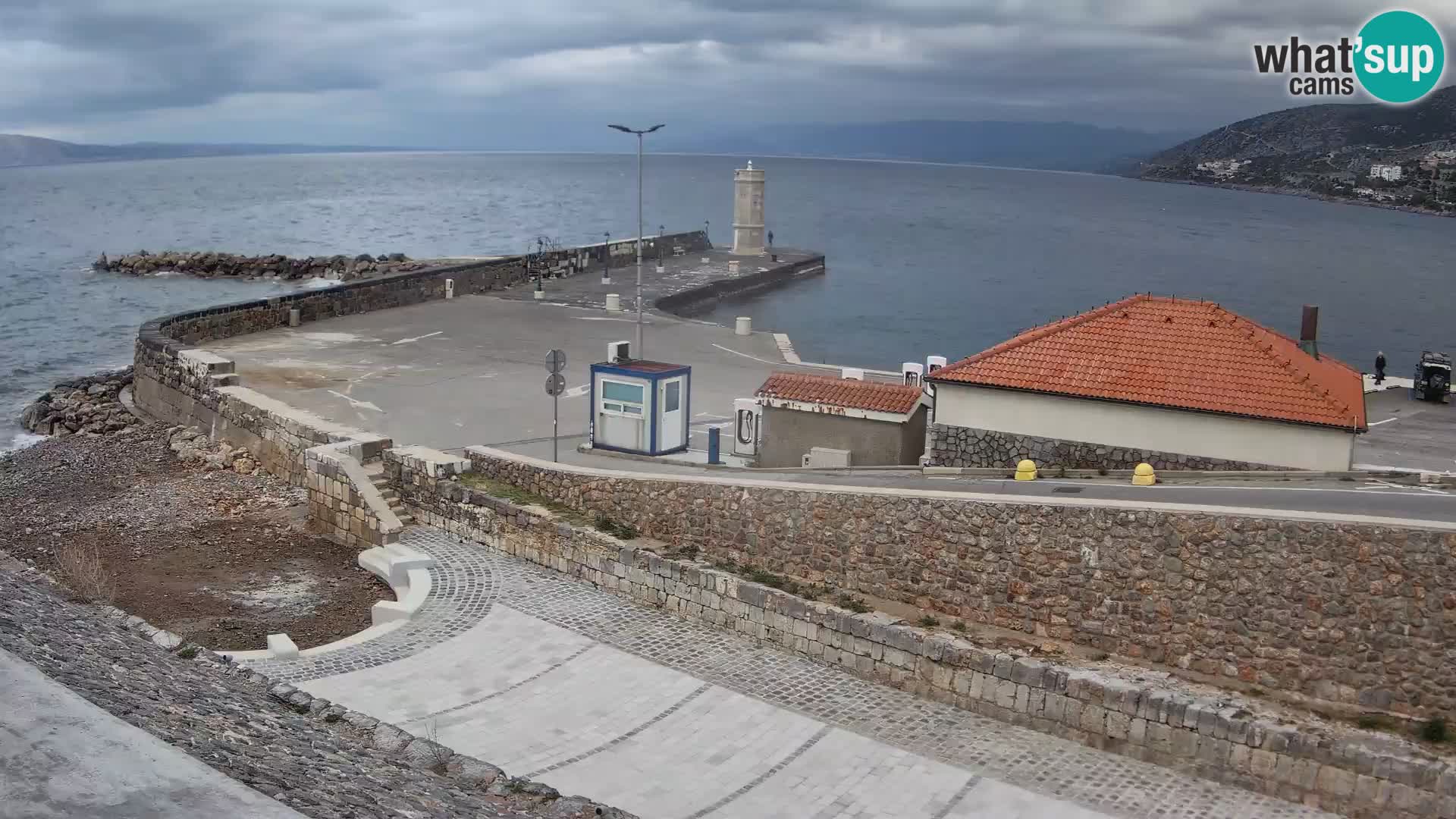 Webcam port de Senj – Vue sur la jetée et le phare