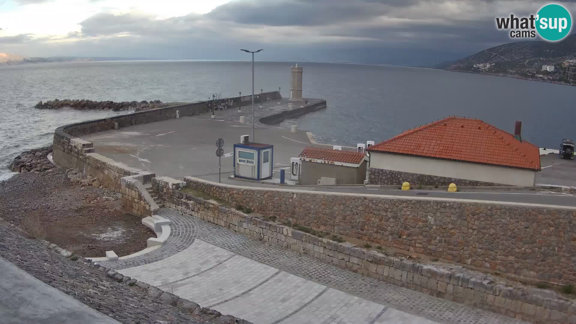 Senj Hafen Webcam – Wellenbrecher & Leuchtturm Liveblick