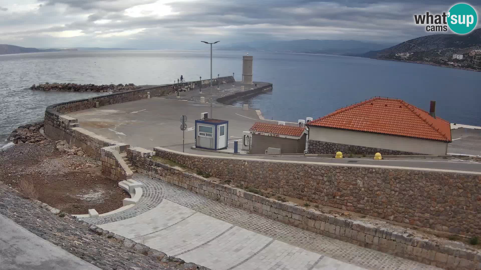 Senj Hafen Webcam – Wellenbrecher & Leuchtturm Liveblick