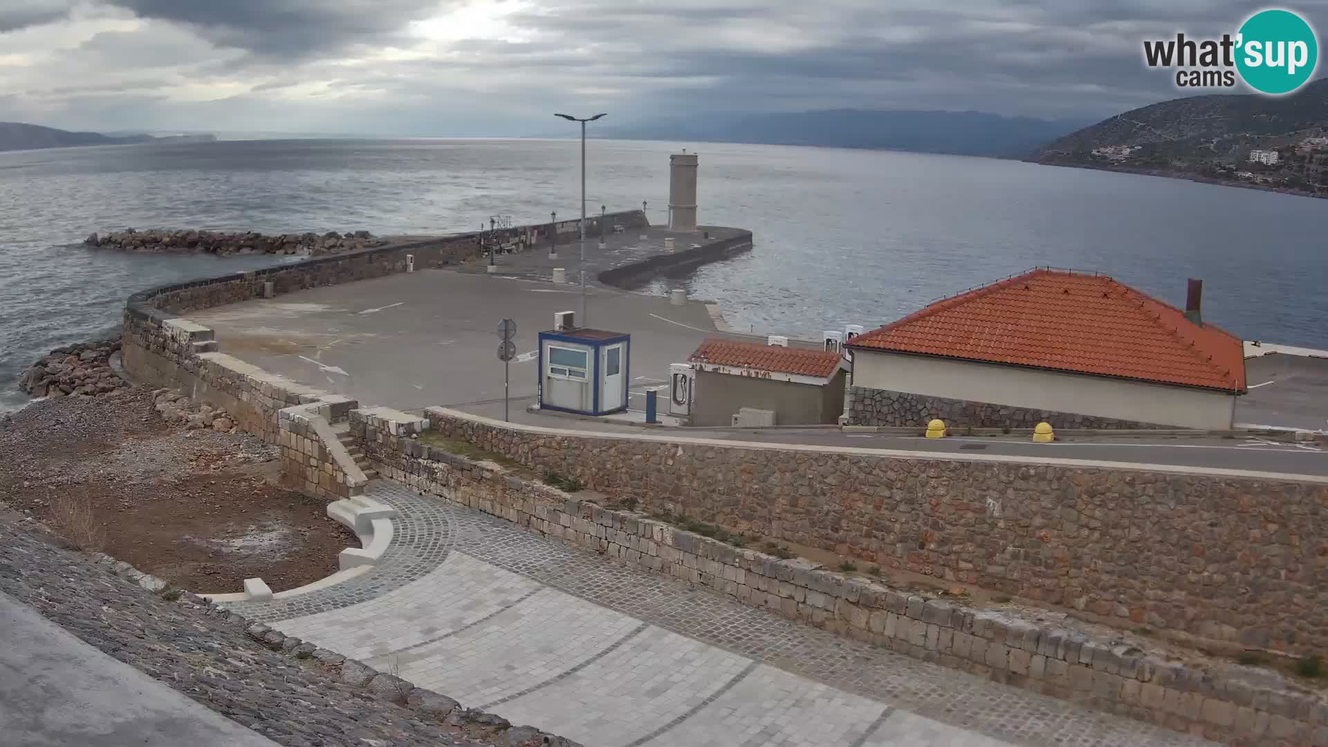 Webcam port de Senj – Vue sur la jetée et le phare
