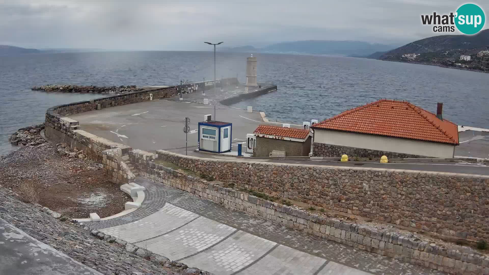 Webcam port de Senj – Vue sur la jetée et le phare