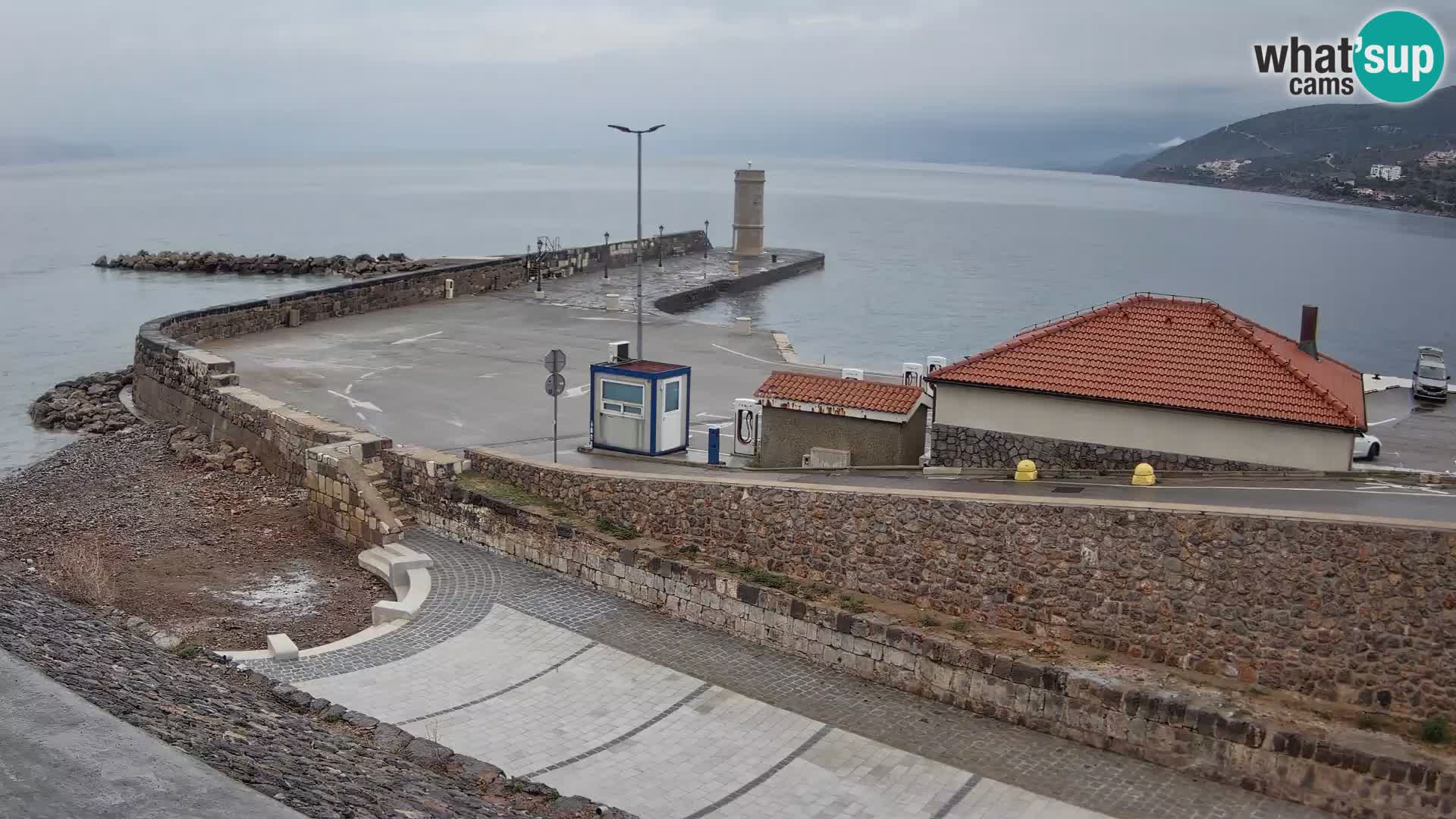 Webcam port de Senj – Vue sur la jetée et le phare