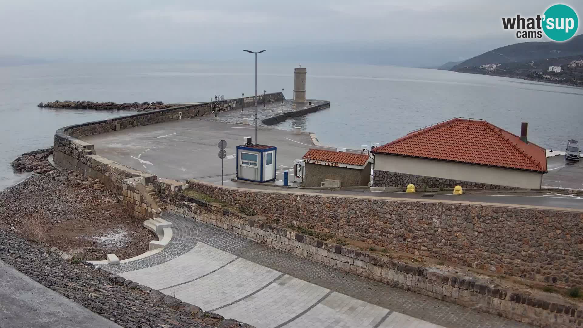 Webcam port de Senj – Vue sur la jetée et le phare