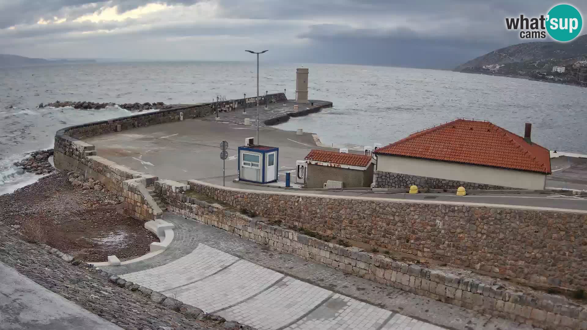 Webcam port de Senj – Vue sur la jetée et le phare