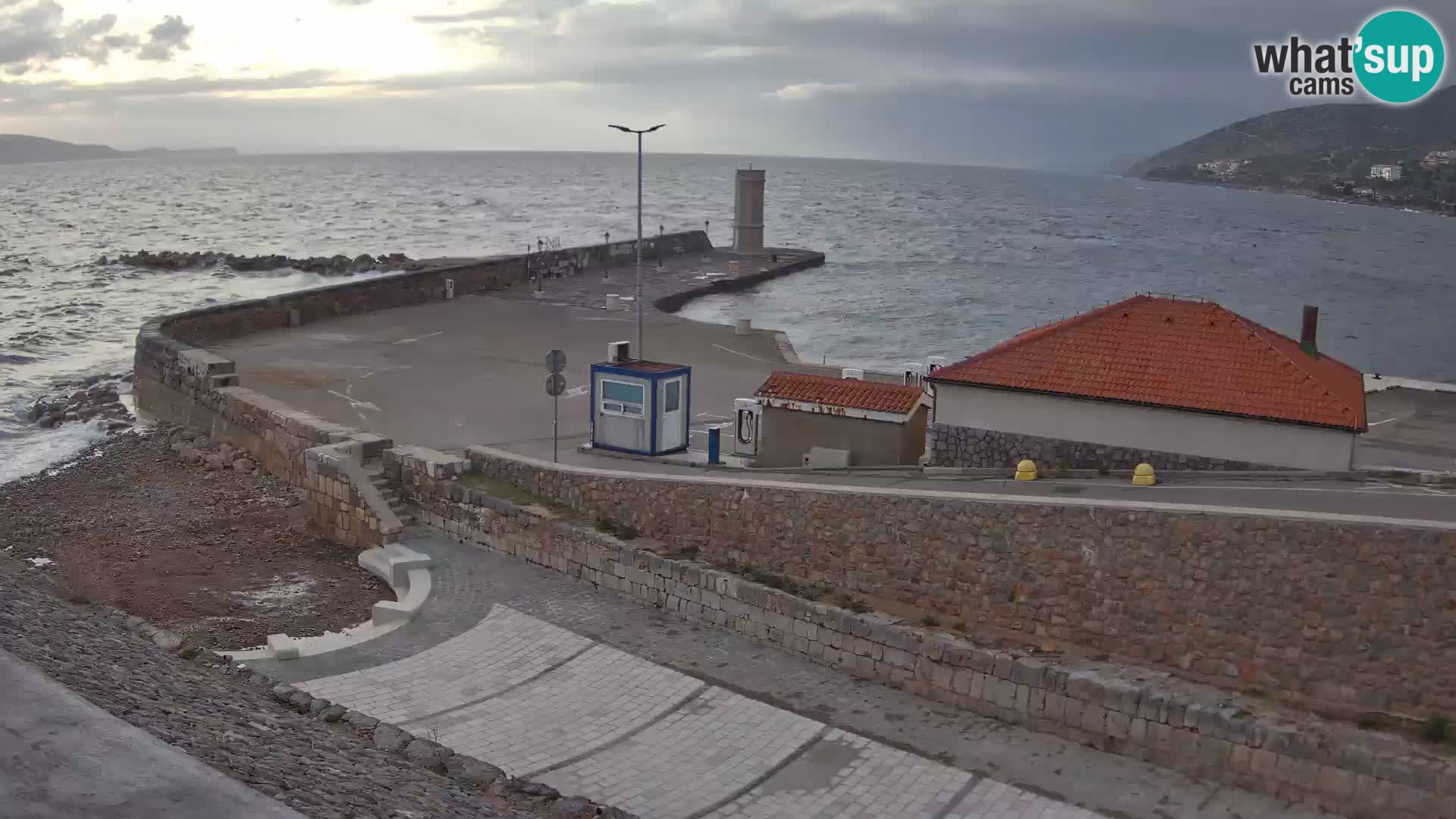 Webcam port de Senj – Vue sur la jetée et le phare