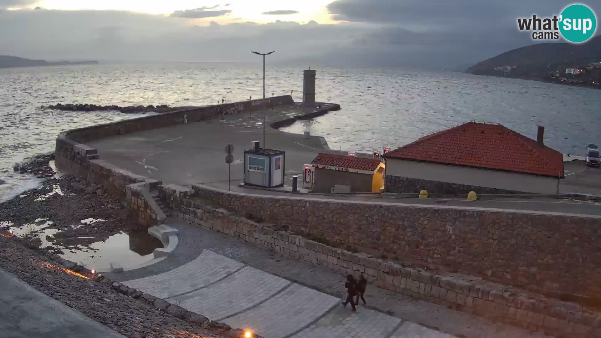 Webcam puerto de Senj – Rompeolas y faro en directo