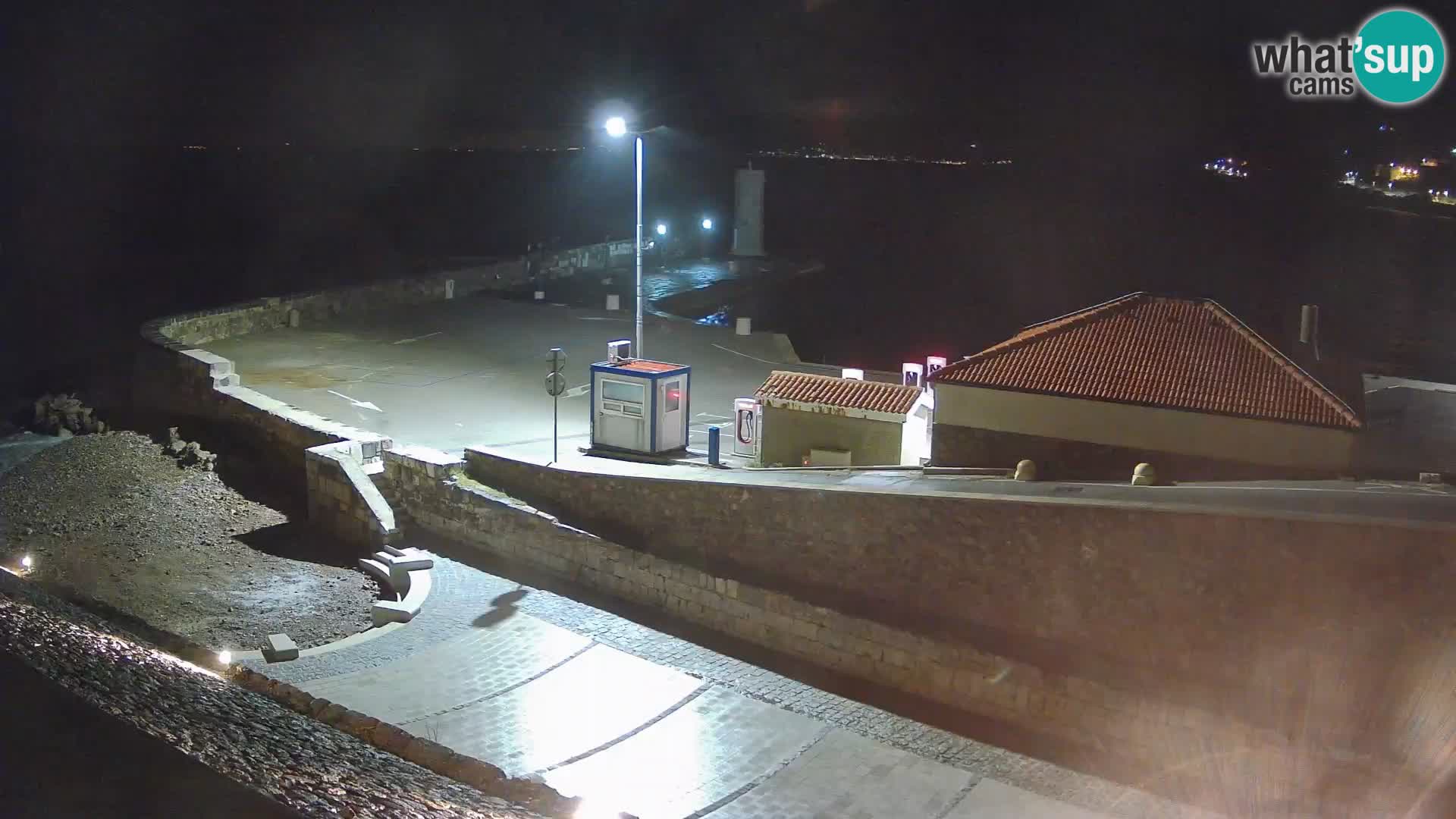 Senj Hafen Webcam – Wellenbrecher & Leuchtturm Liveblick