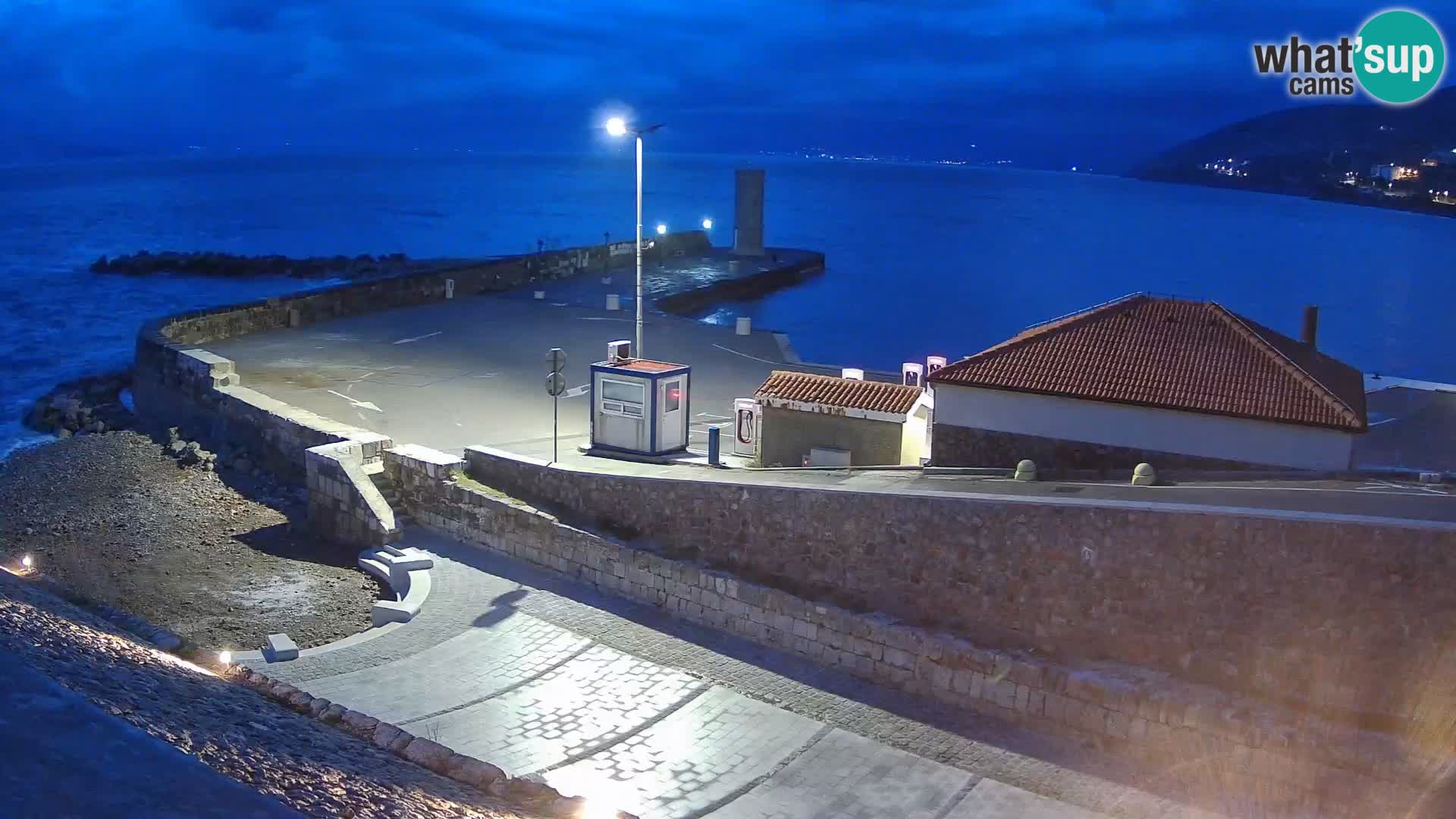 Webcam port de Senj – Vue sur la jetée et le phare