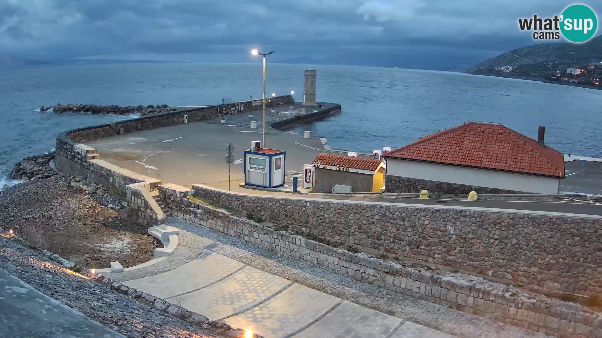 Senj Hafen Webcam – Wellenbrecher & Leuchtturm Liveblick