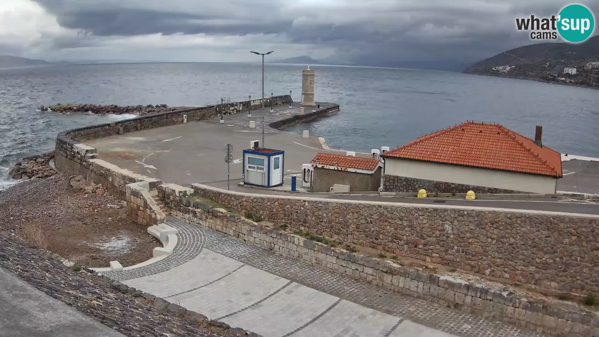 Web kamera Senj luka – Lukobran i svjetionik uživo