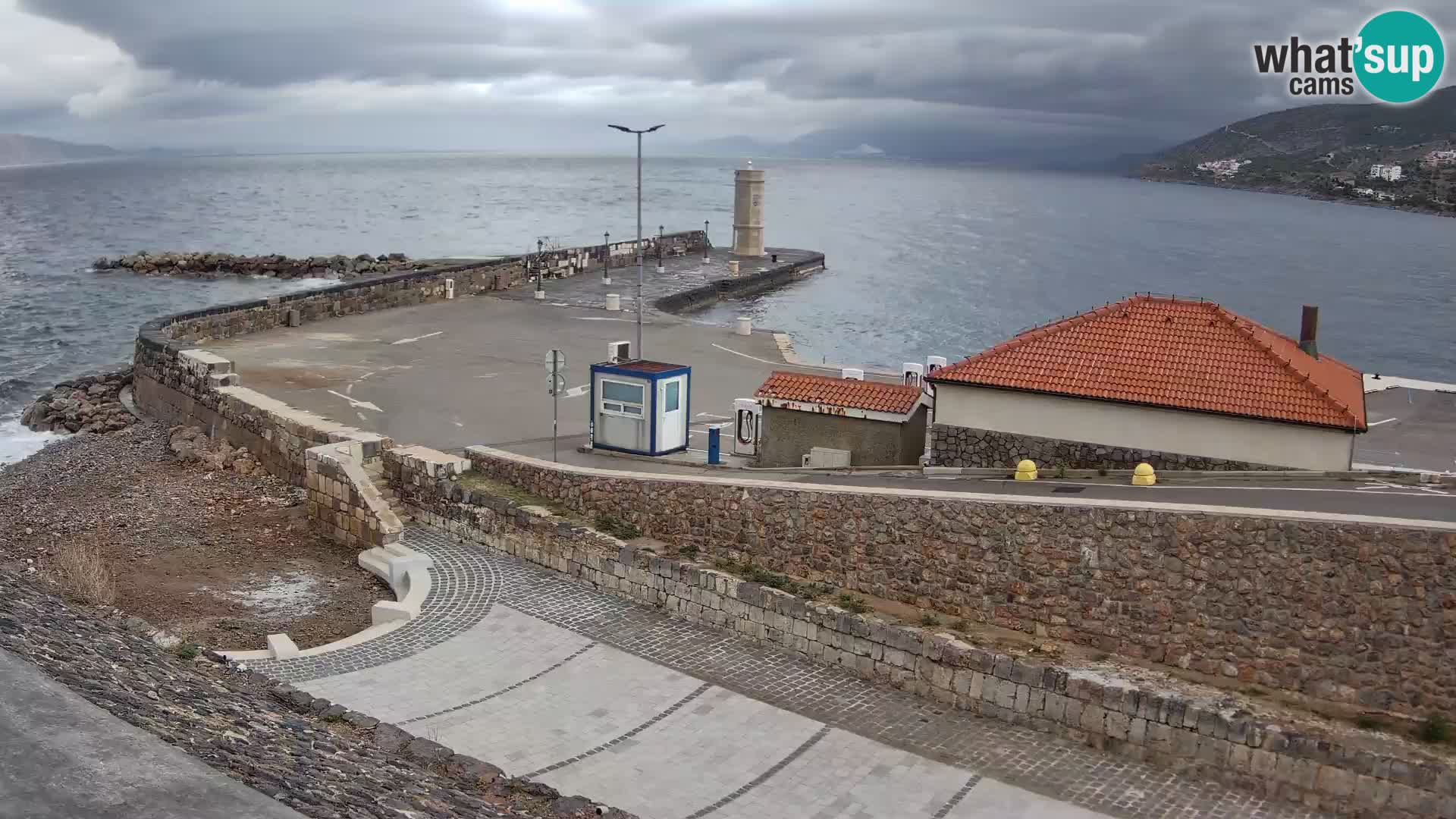 Senj Hafen Webcam – Wellenbrecher & Leuchtturm Liveblick
