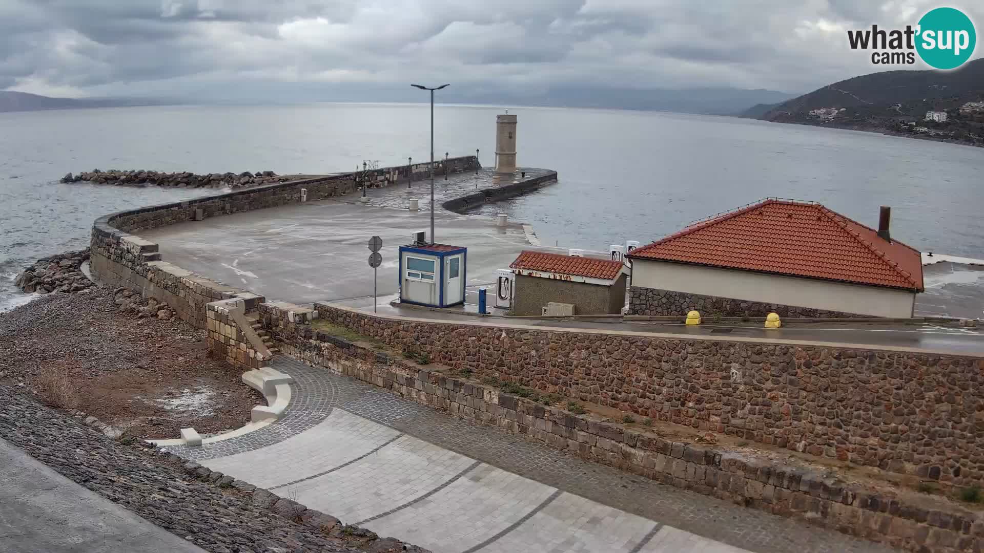 Web kamera Senj luka – Lukobran i svjetionik uživo
