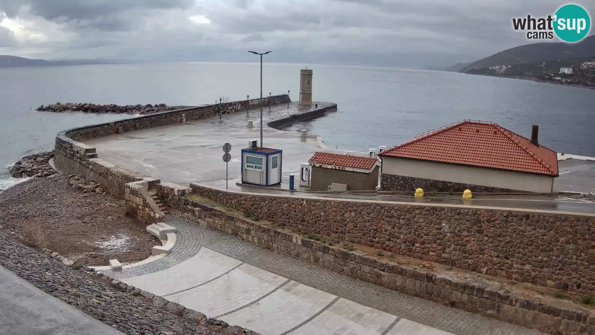 Webcam puerto de Senj – Rompeolas y faro en directo
