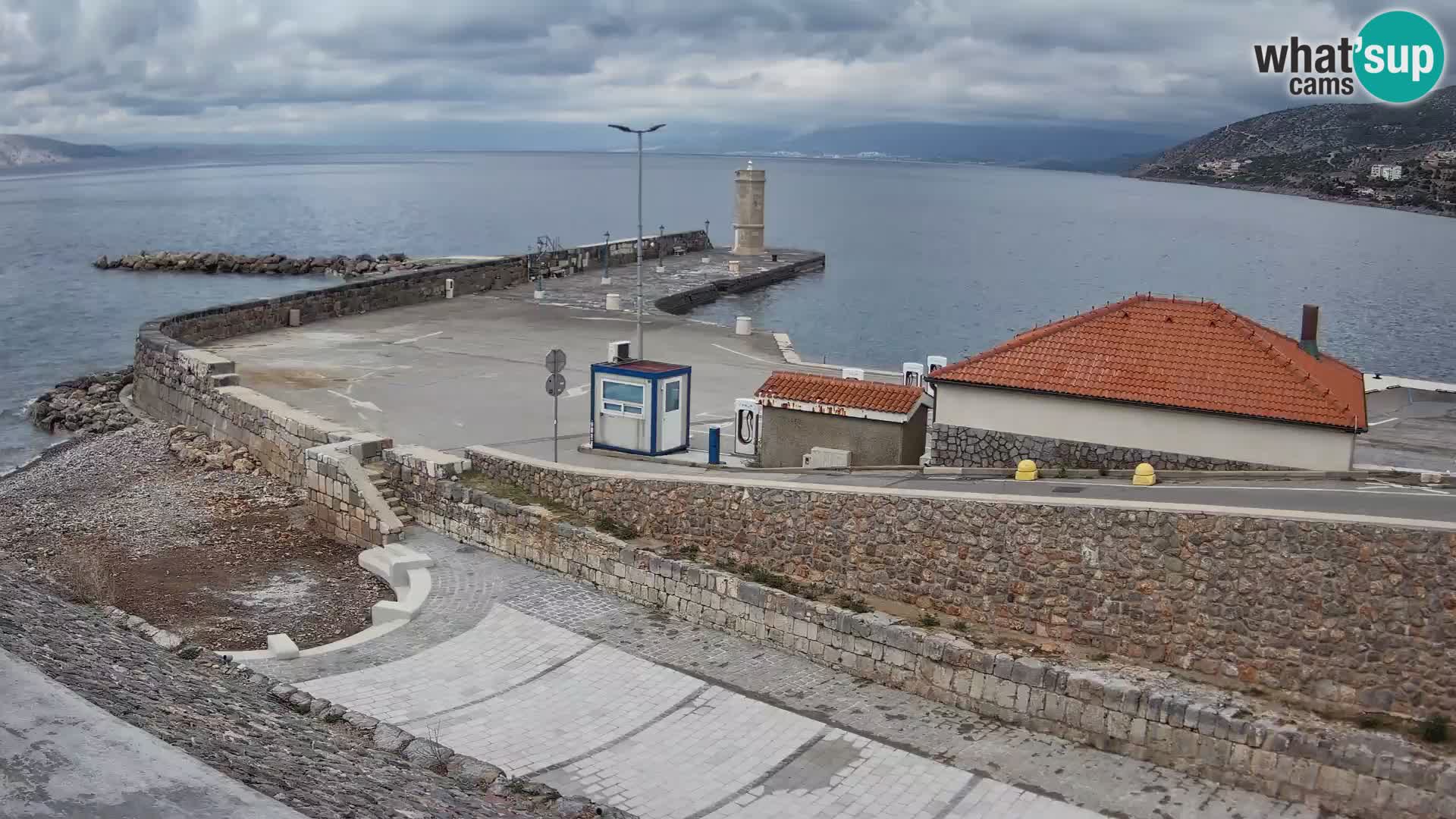 Webcam port de Senj – Vue sur la jetée et le phare
