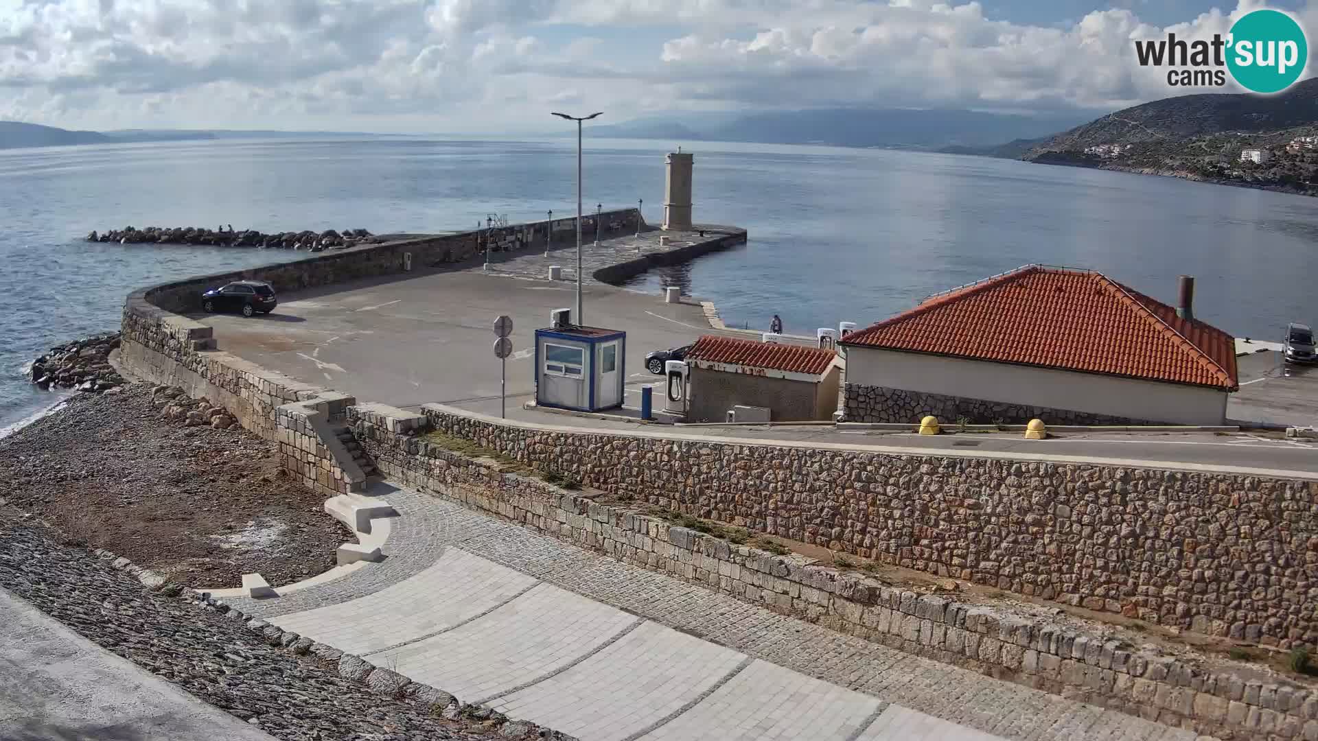 Webcam port de Senj – Vue sur la jetée et le phare