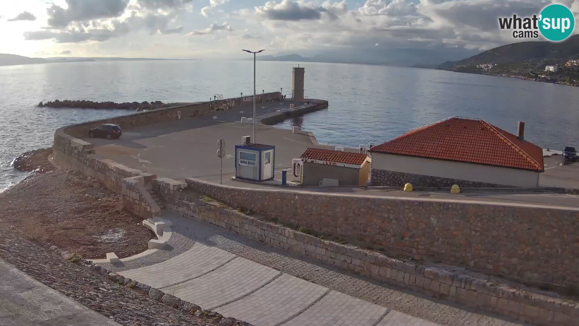 Webcam port de Senj – Vue sur la jetée et le phare