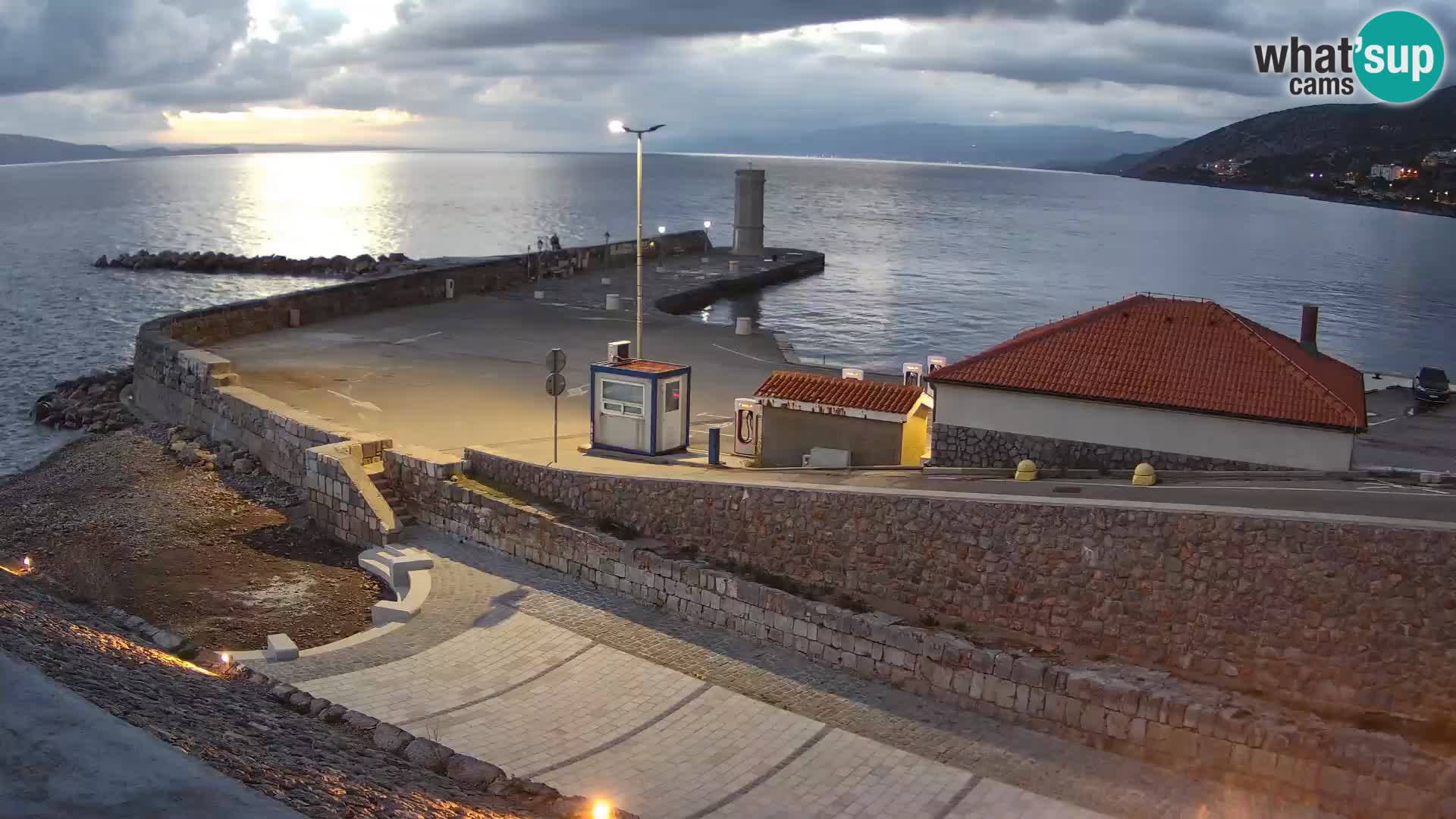 Webcam puerto de Senj – Rompeolas y faro en directo