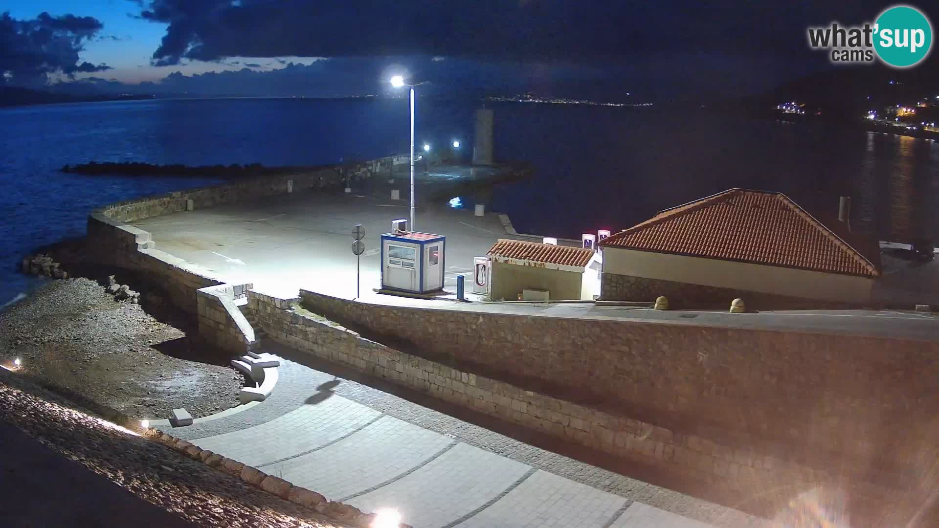 Senj Hafen Webcam – Wellenbrecher & Leuchtturm Liveblick