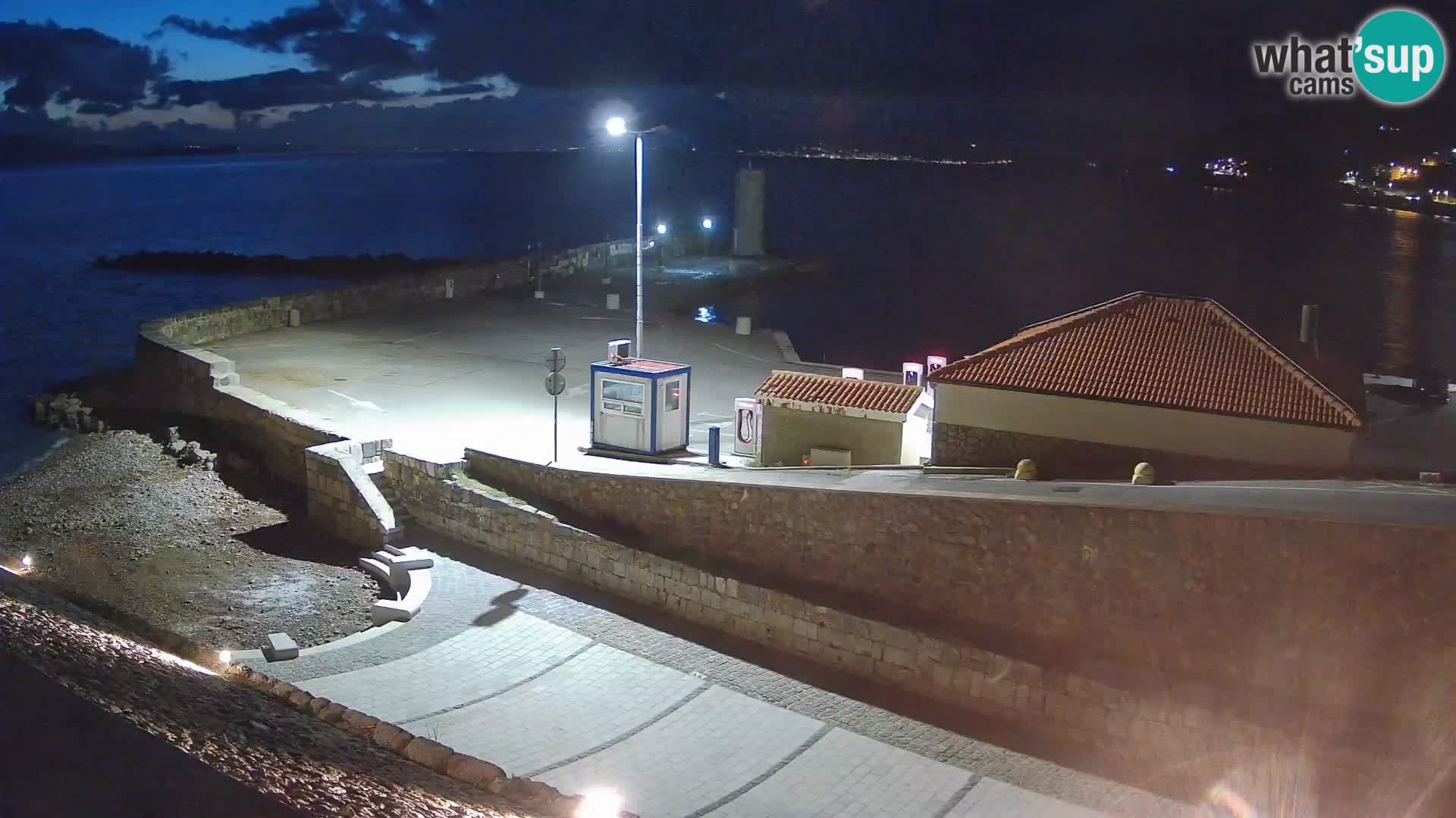 Webcam Porto di Segna – Frangiflutti e Faro in diretta