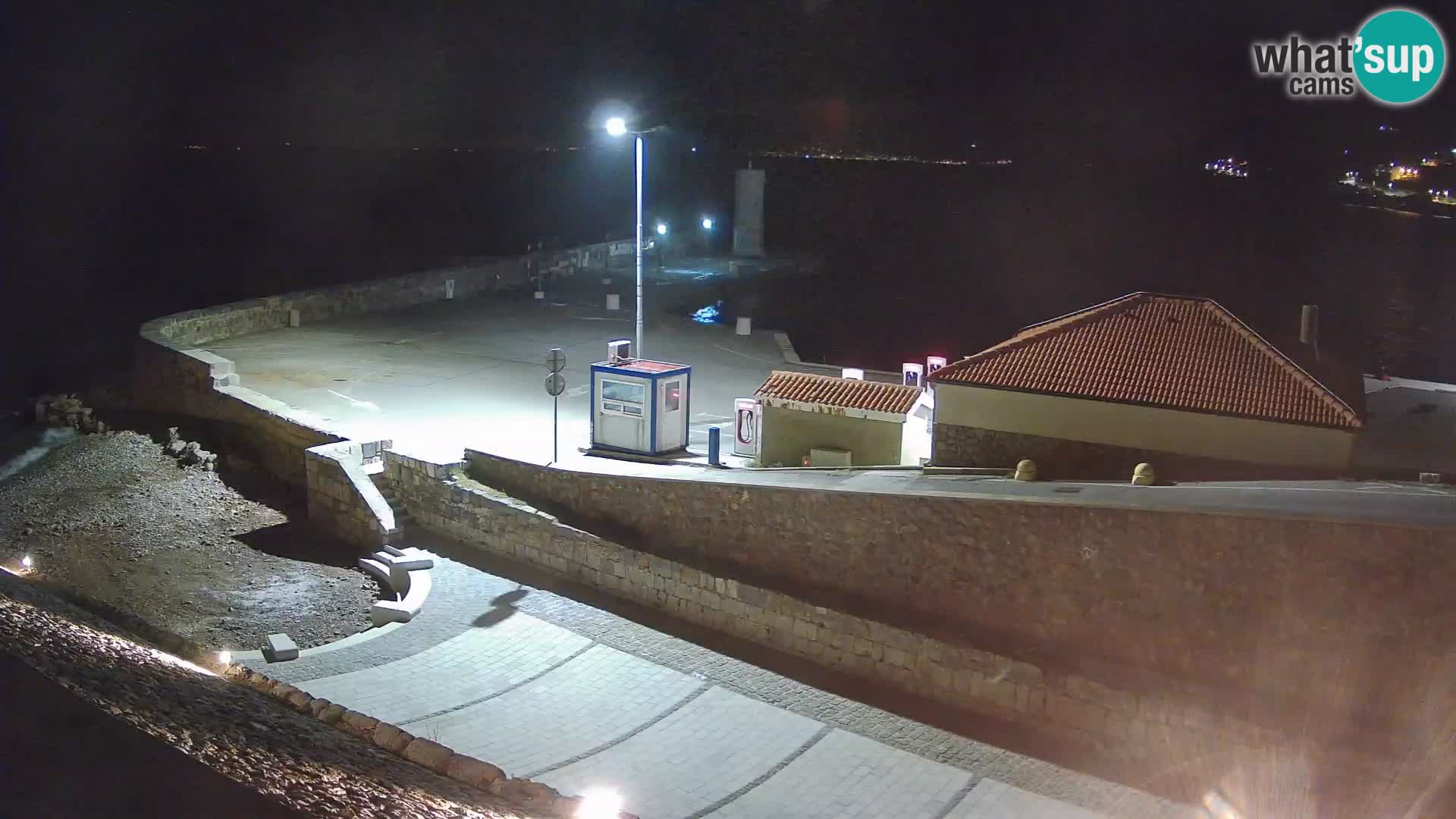 Senj Hafen Webcam – Wellenbrecher & Leuchtturm Liveblick
