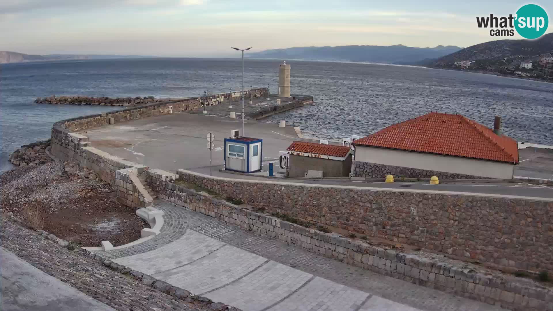 Web kamera Senj luka – Lukobran i svjetionik uživo