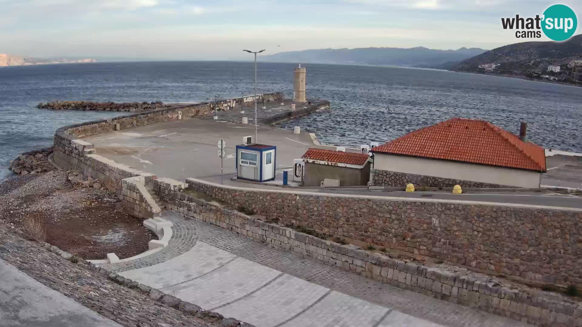 Webcam port de Senj – Vue sur la jetée et le phare