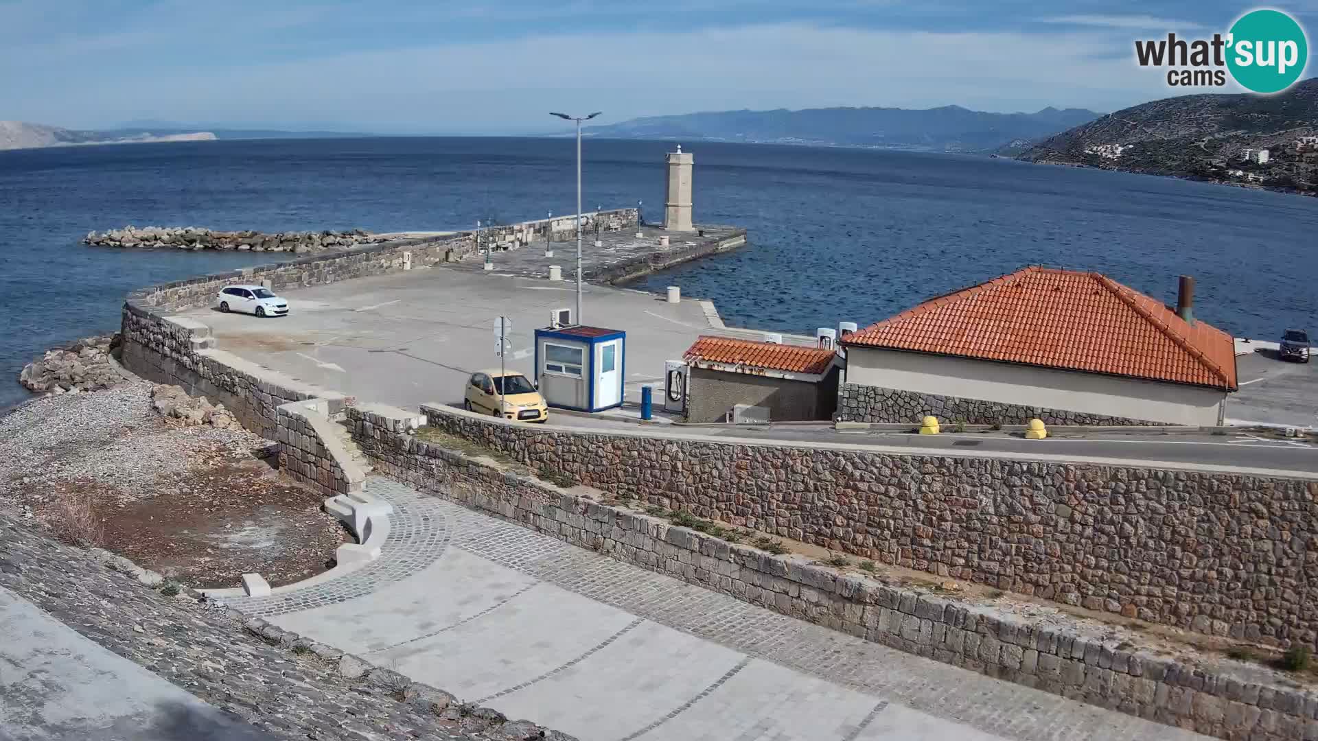 Webcam port de Senj – Vue sur la jetée et le phare
