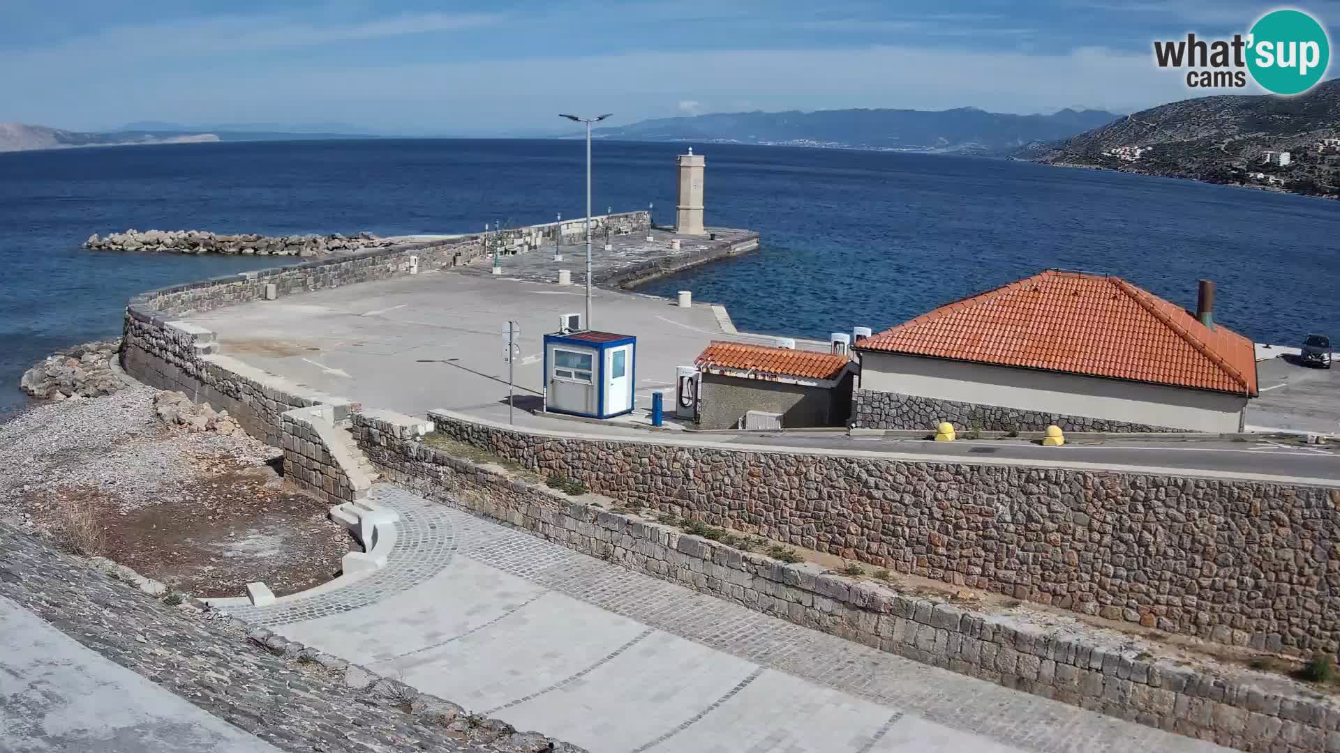 Webcam port de Senj – Vue sur la jetée et le phare