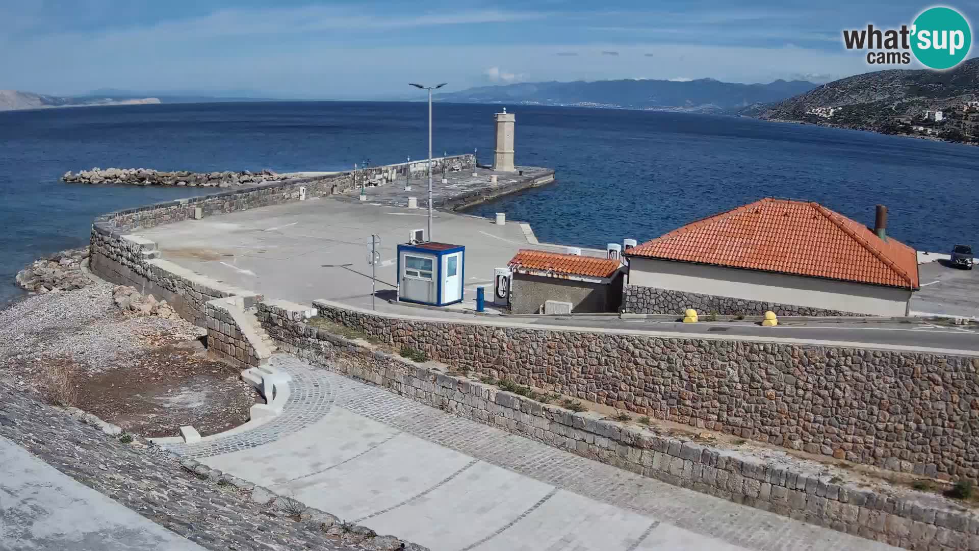Webcam port de Senj – Vue sur la jetée et le phare