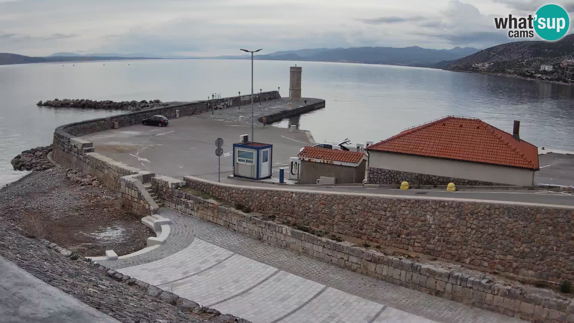 Webcam port de Senj – Vue sur la jetée et le phare