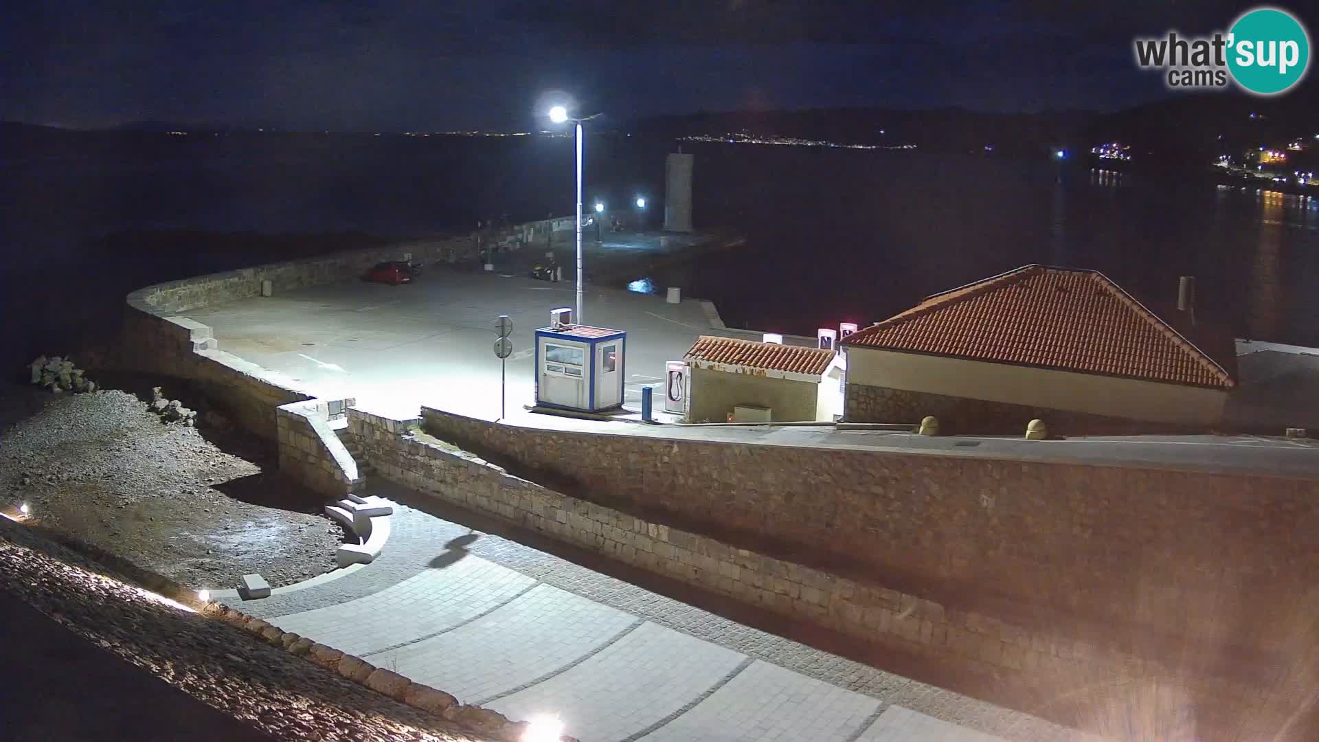 Webcam port de Senj – Vue sur la jetée et le phare