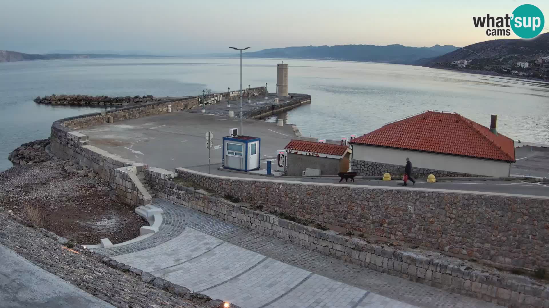 Senj Hafen Webcam – Wellenbrecher & Leuchtturm Liveblick