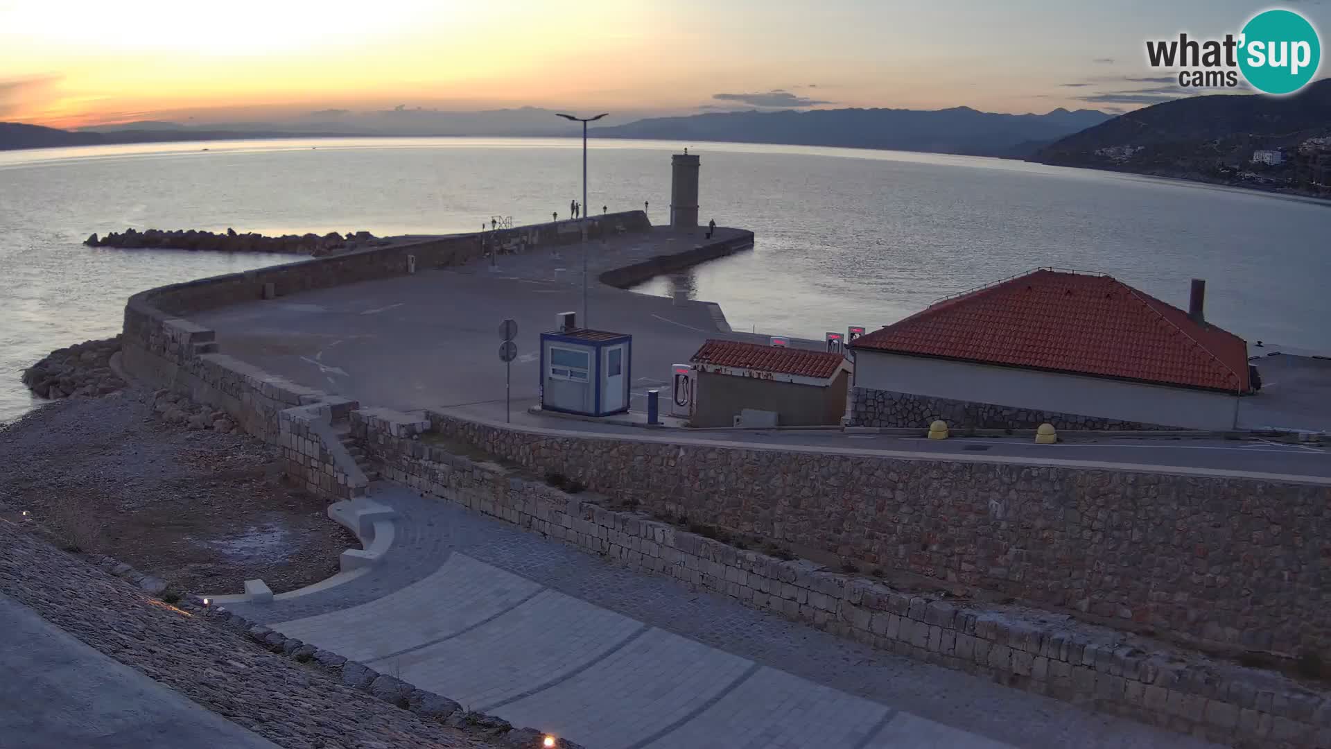Senj Hafen Webcam – Wellenbrecher & Leuchtturm Liveblick