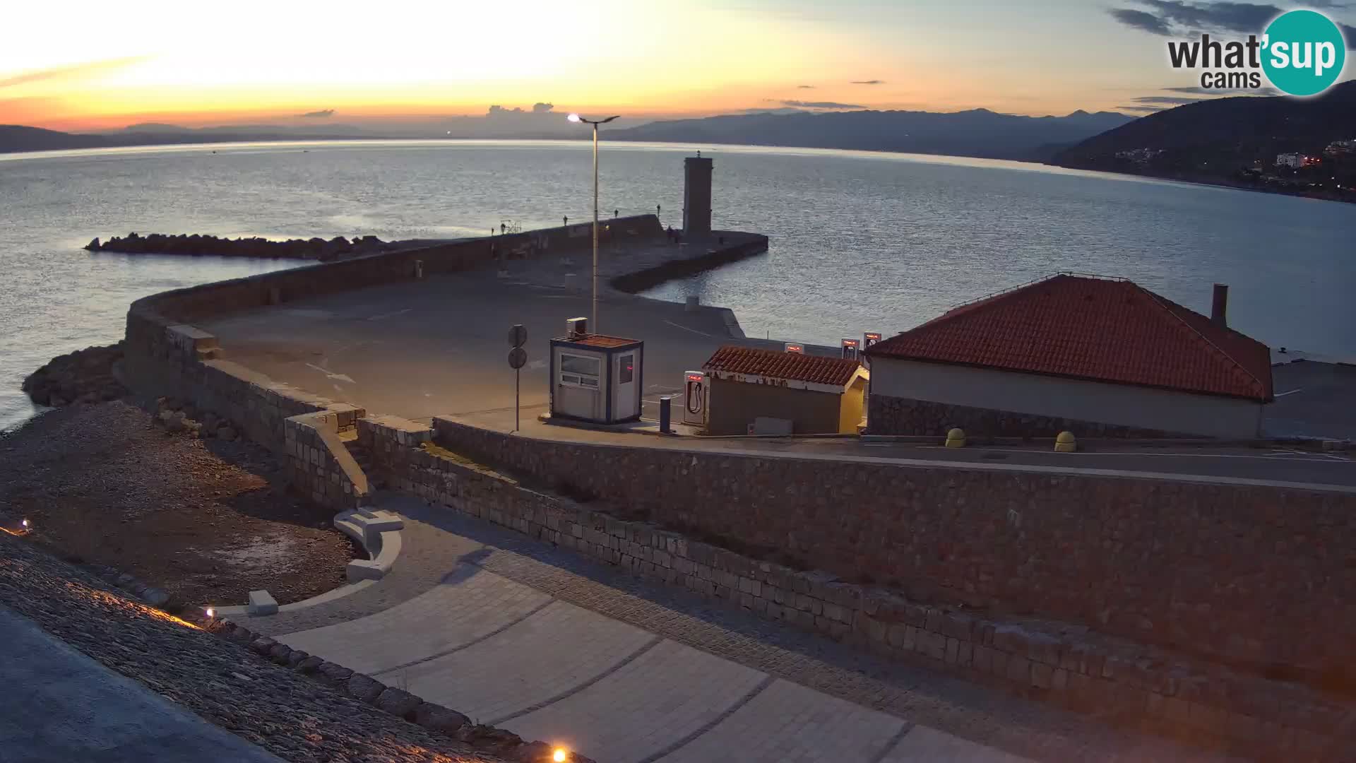 Senj Hafen Webcam – Wellenbrecher & Leuchtturm Liveblick
