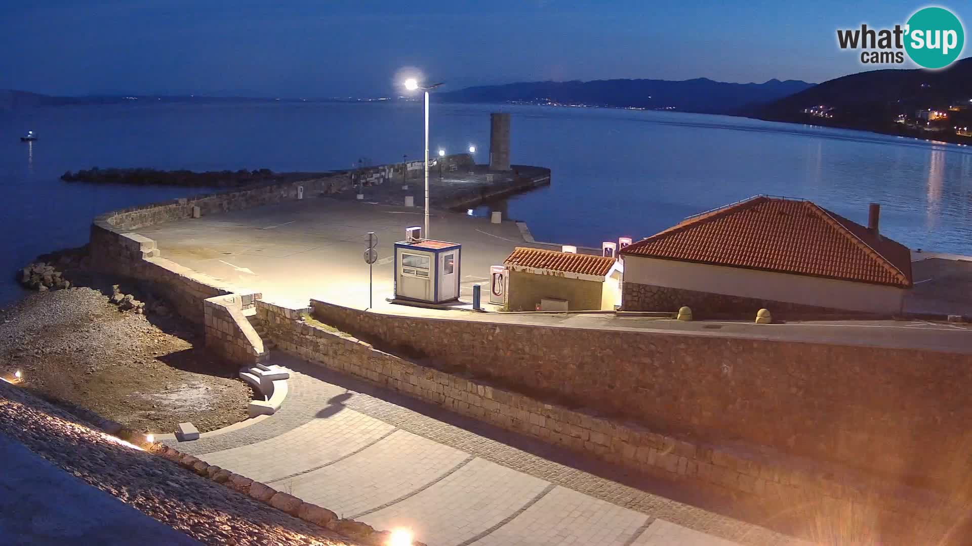 Senj Hafen Webcam – Wellenbrecher & Leuchtturm Liveblick