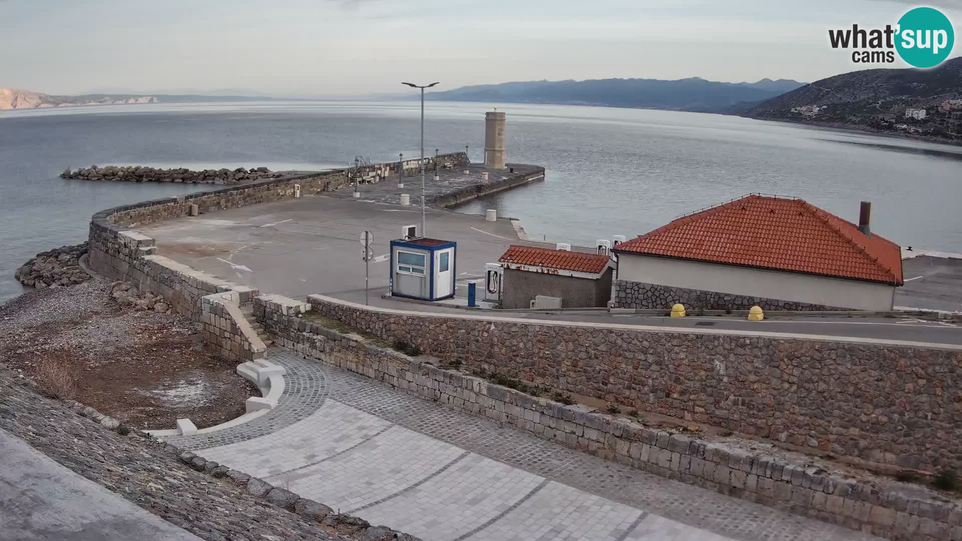 Webcam port de Senj – Vue sur la jetée et le phare
