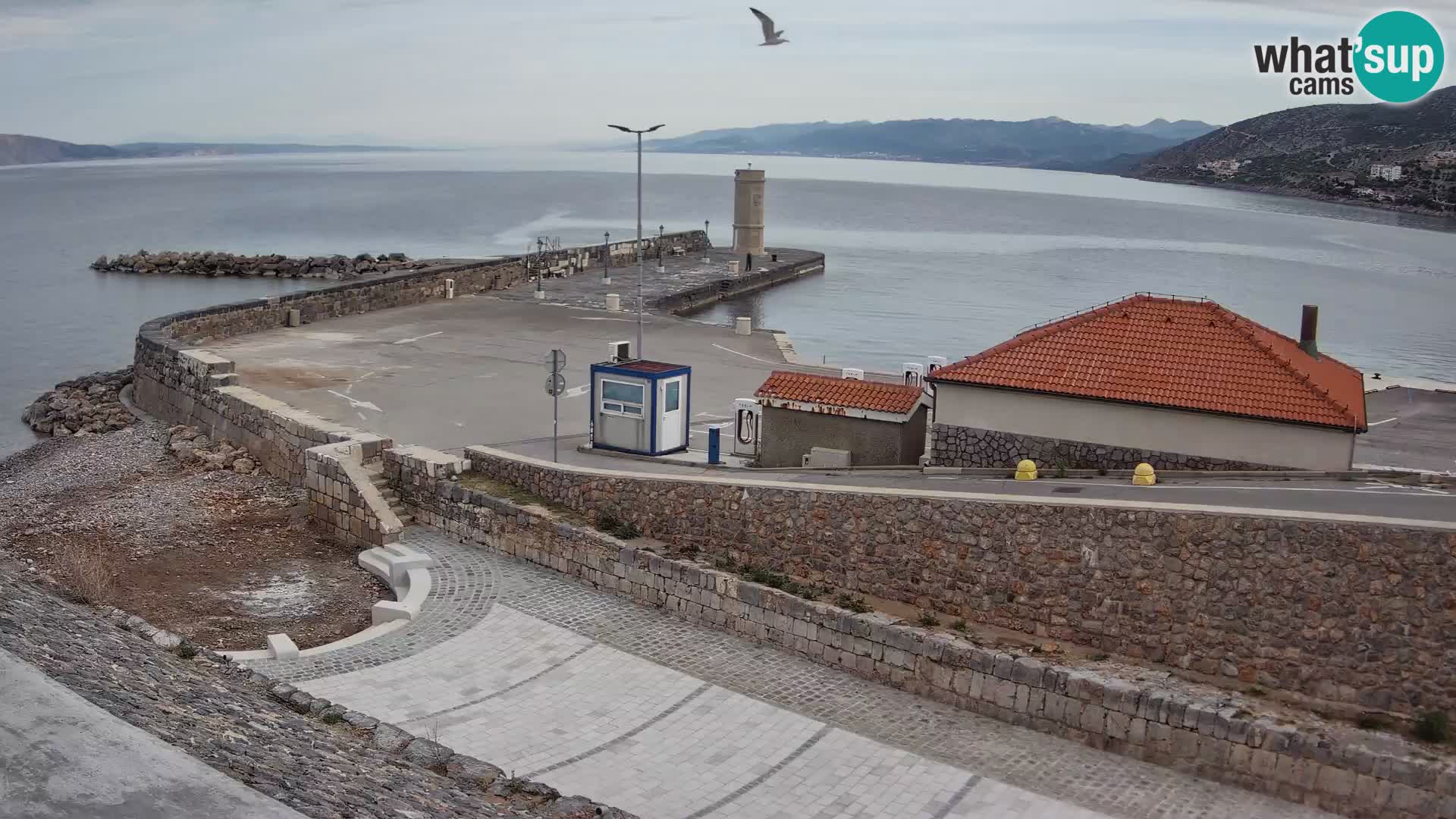 Web kamera Senj luka – Lukobran i svjetionik uživo
