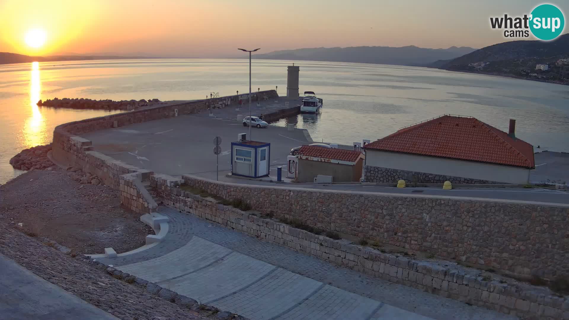 Senj Hafen Webcam – Wellenbrecher & Leuchtturm Liveblick