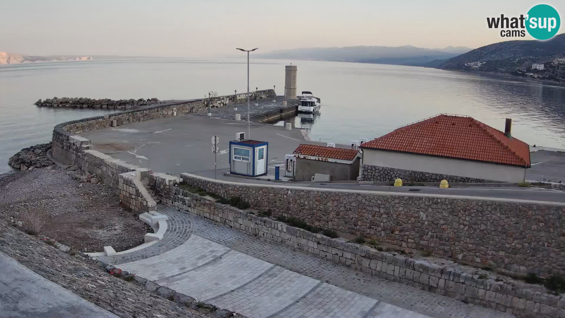 Webcam puerto de Senj – Rompeolas y faro en directo