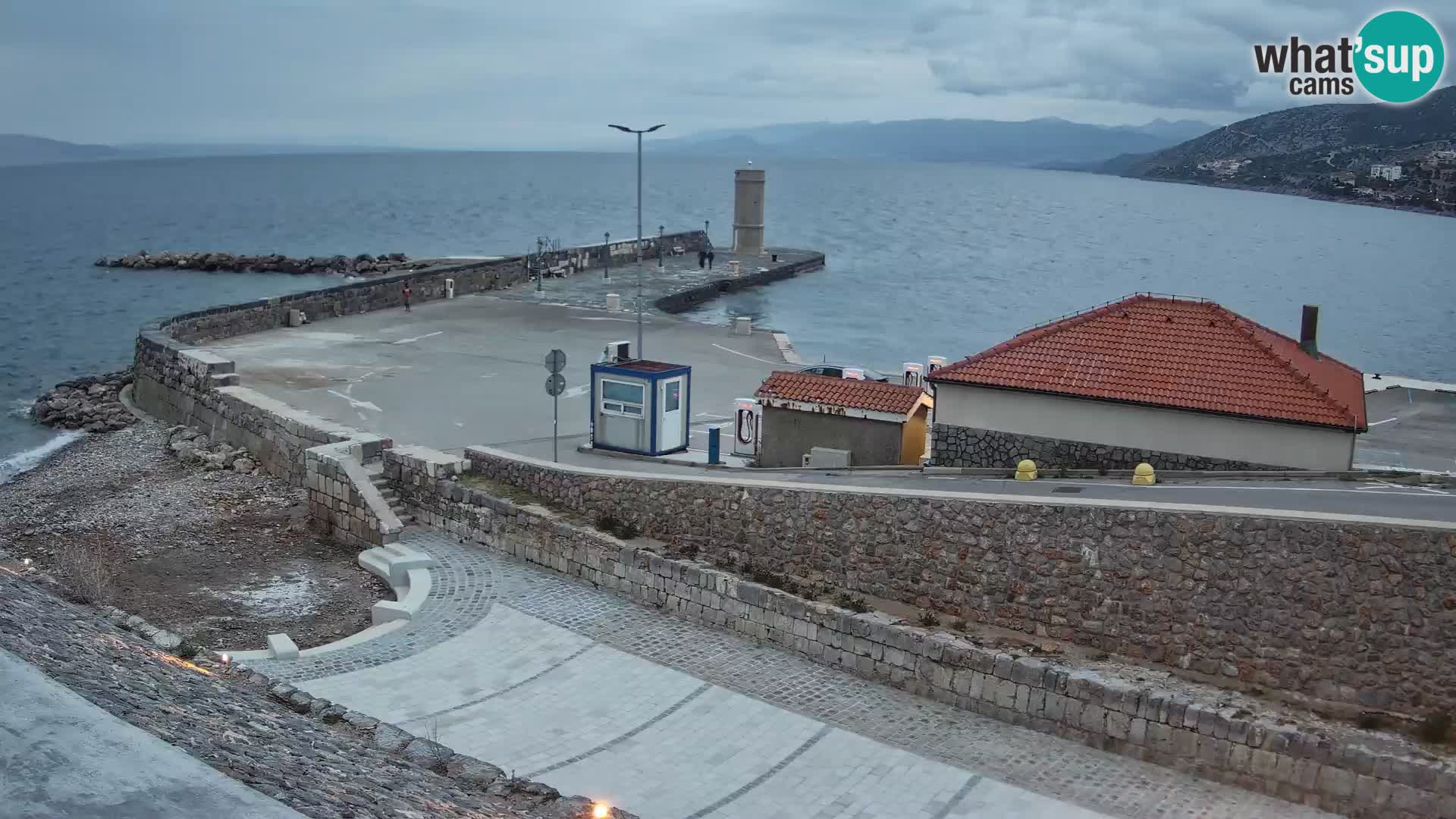 Webcam port de Senj – Vue sur la jetée et le phare